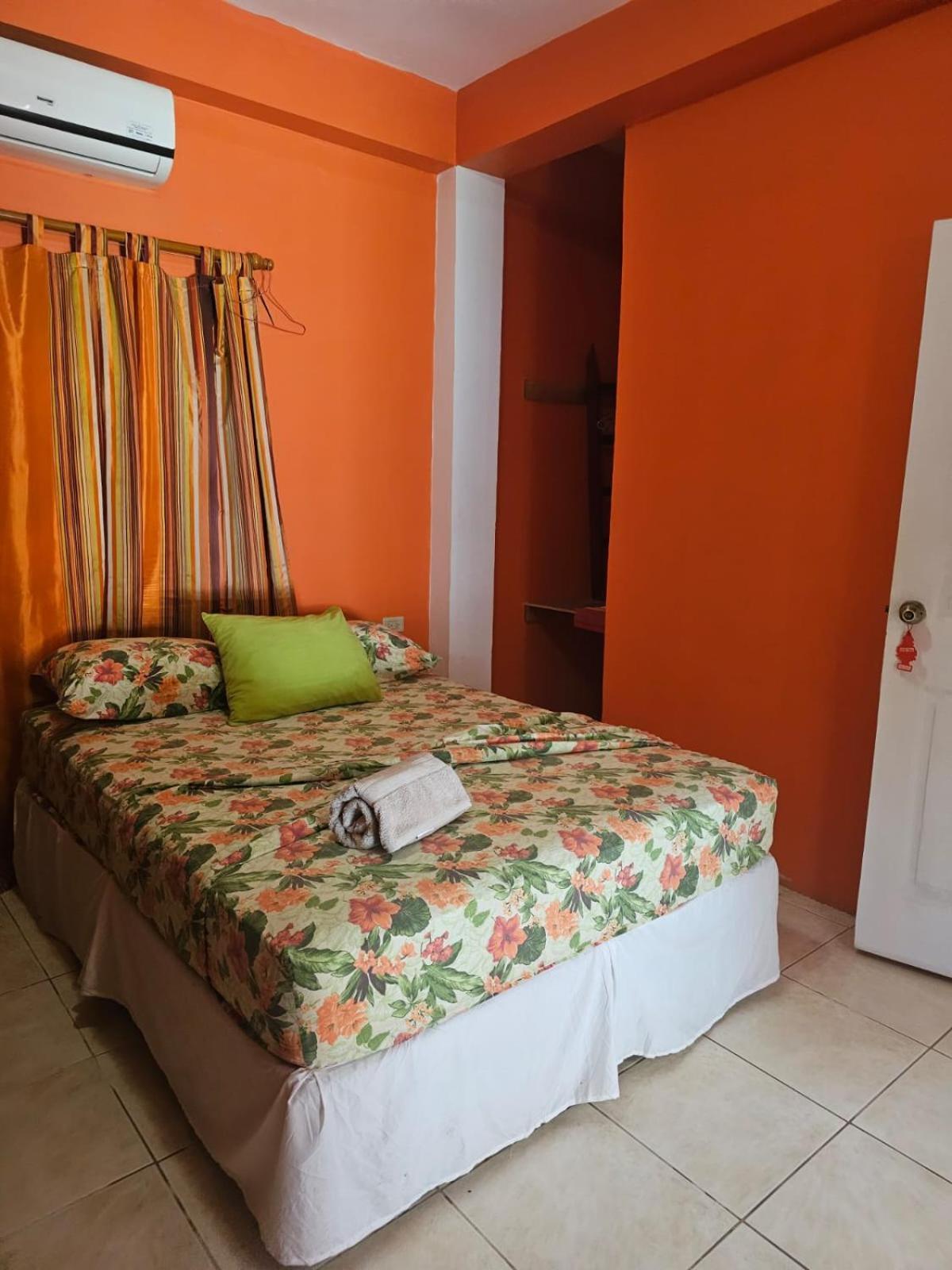 Fish Tobago Guesthouse Or Joy And Brandon Guesthouse Buccoo 部屋 写真