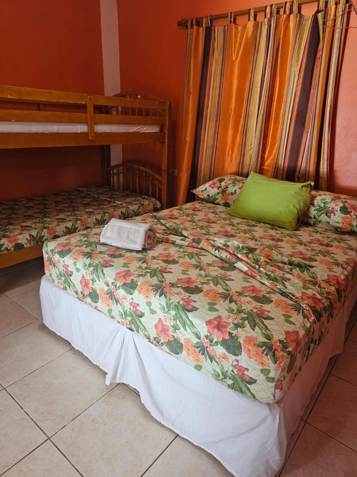 Fish Tobago Guesthouse Or Joy And Brandon Guesthouse Buccoo 部屋 写真